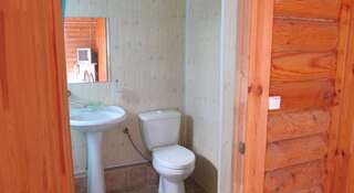 Гостевой дом Старый Боцман Геленджик Четырехместный номер эконом-класса с общей ванной комнатой-1